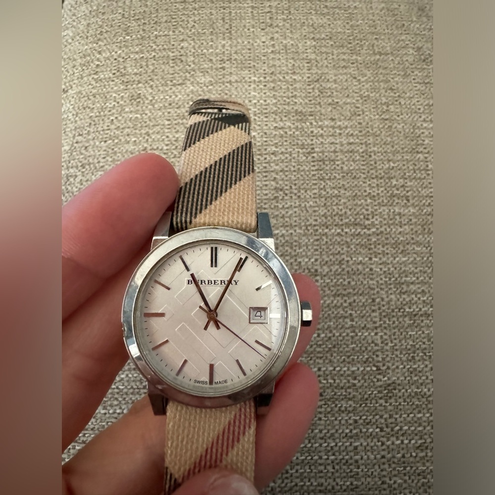 Burberry Heritage Nova Check 38mm Women's Watch - Authentic.